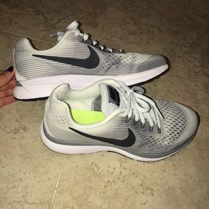 Nike ZOOM Pegasus 34 Running Shoes